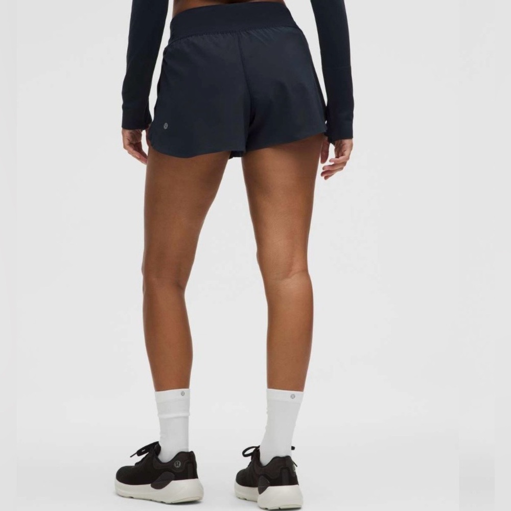 Lululemon Fast and Free High-Rise Classic-Fit Split Short 3"
True Navy Size XS